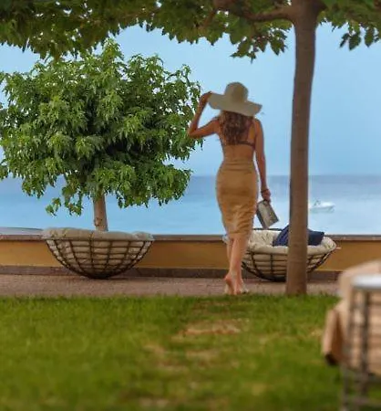 בית נופש Nikogroup By The Sea 3 *