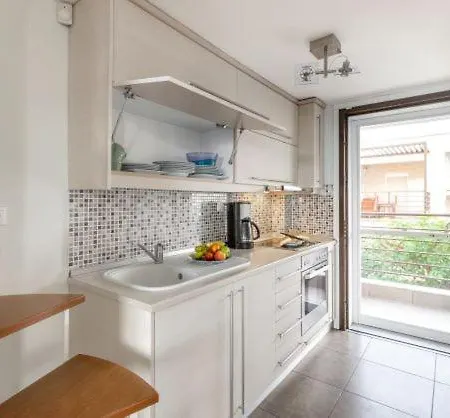בית נופש Nikogroup By The Sea 3 *
